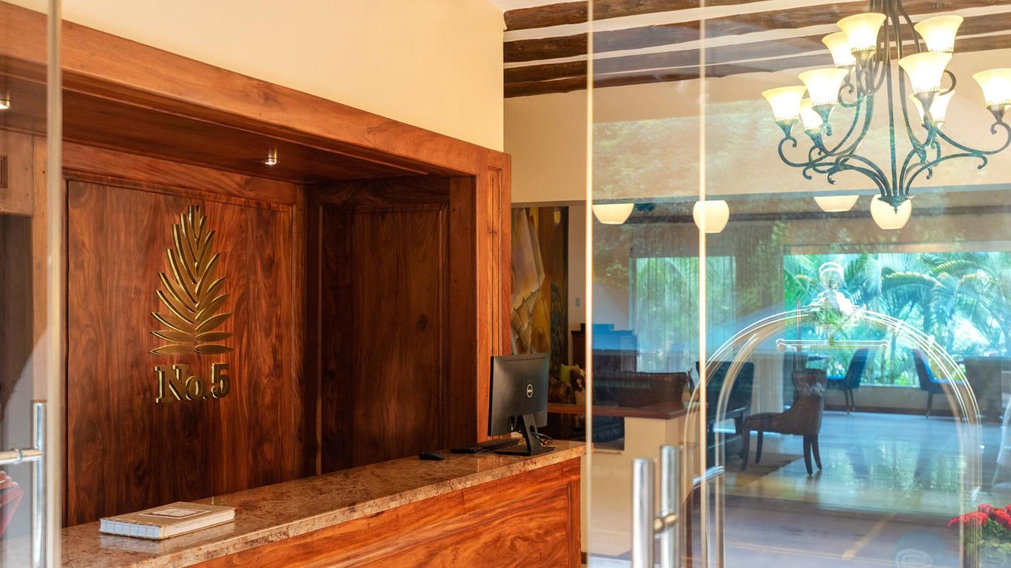 אנטבה No 5 Boutique Hotel Limited מראה חיצוני תמונה