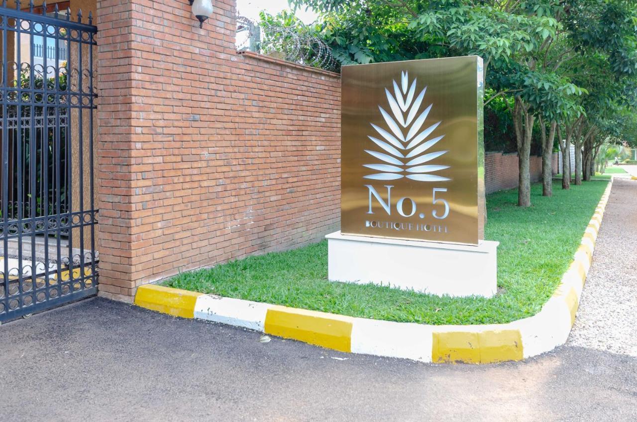 אנטבה No 5 Boutique Hotel Limited מראה חיצוני תמונה